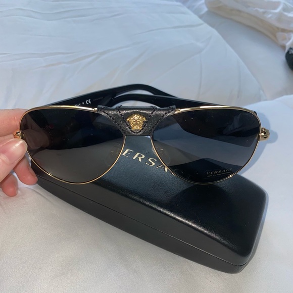 Versace sunglasses - Picture 2 of 4